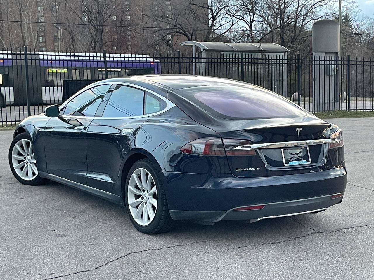 Used 2013 Tesla Model S Performance RWD image 4