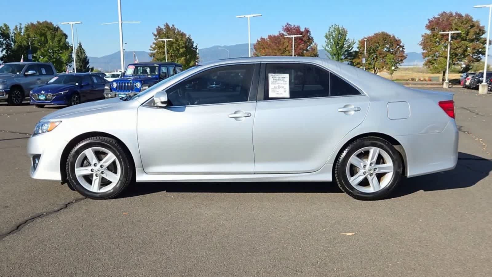 Used 2013 Toyota Camry SE FWD image 5