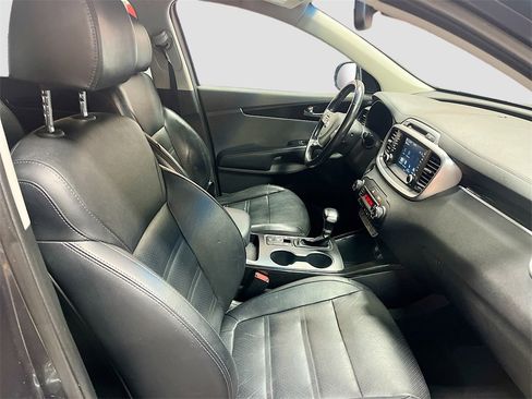 Used 2019 Kia Sorento EX image 28