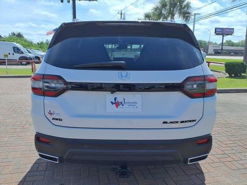 Used 2025 Honda Pilot Black Edition image 6