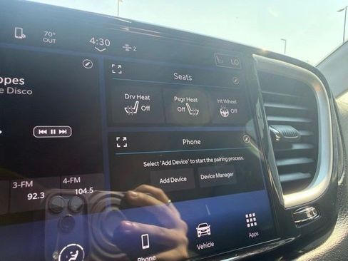 Used 2022 Chrysler Pacifica Touring-L FWD image 26