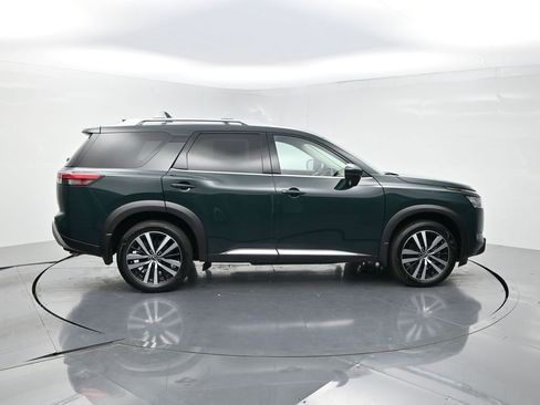 Used 2025 Nissan Pathfinder Platinum w/ Cargo Package AWD/4WD image 4