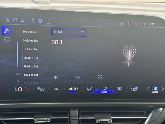 Used 2025 Chevrolet Equinox EV LT w/ Comfort Package FWD image 29
