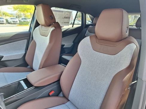 New 2025 Volkswagen ID.4 Pro AWD/4WD image 11