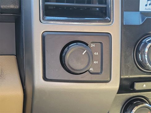 Used 2017 Ford F150 Lariat image 31