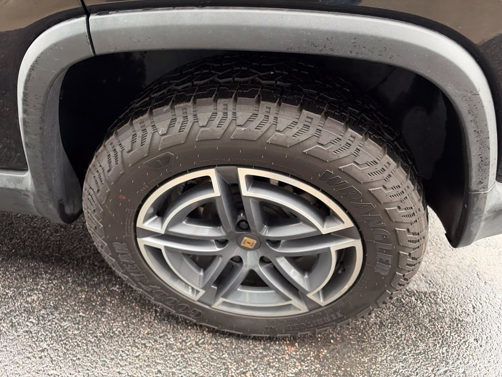 Used 2025 Rivian R1S Adventure Dual AWD/4WD image 7