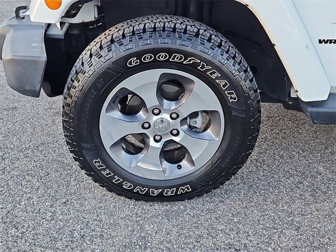 Used 2017 Jeep Wrangler Sahara w/ Connectivity Group image 7