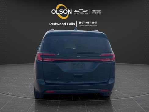 Used 2025 Chrysler Pacifica Limited FWD image 4