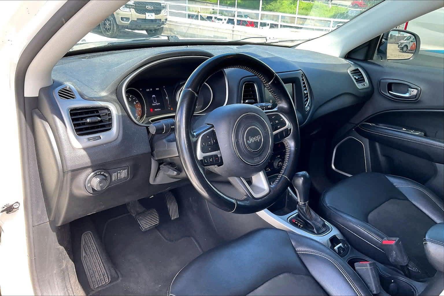 Used 2020 Jeep Compass Latitude w/ Safety & Security Group FWD image 2