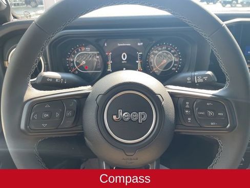 Used 2025 Jeep Gladiator Sport AWD/4WD image 13