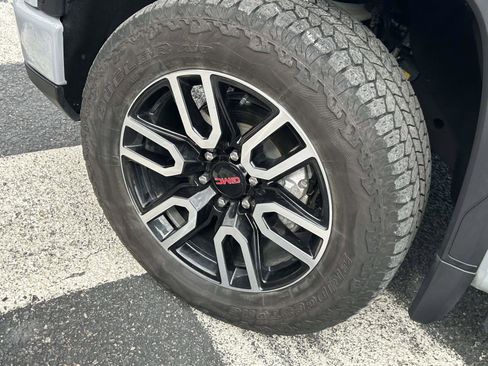 Used 2024 GMC Sierra 1500 AT4 w/ AT4 Premium Package AWD/4WD image 9