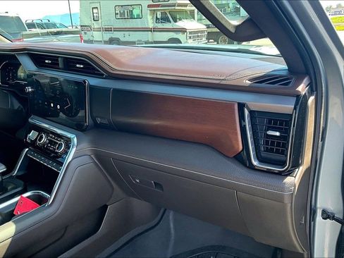 Used 2023 GMC Sierra 1500 Denali w/ Denali Reserve Package AWD/4WD image 17