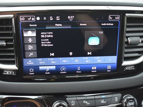 Used 2024 Chrysler Pacifica Touring-L FWD image 25