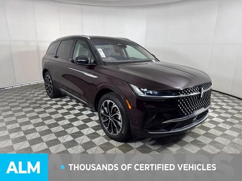 Used 2024 Lincoln Nautilus Reserve image 3