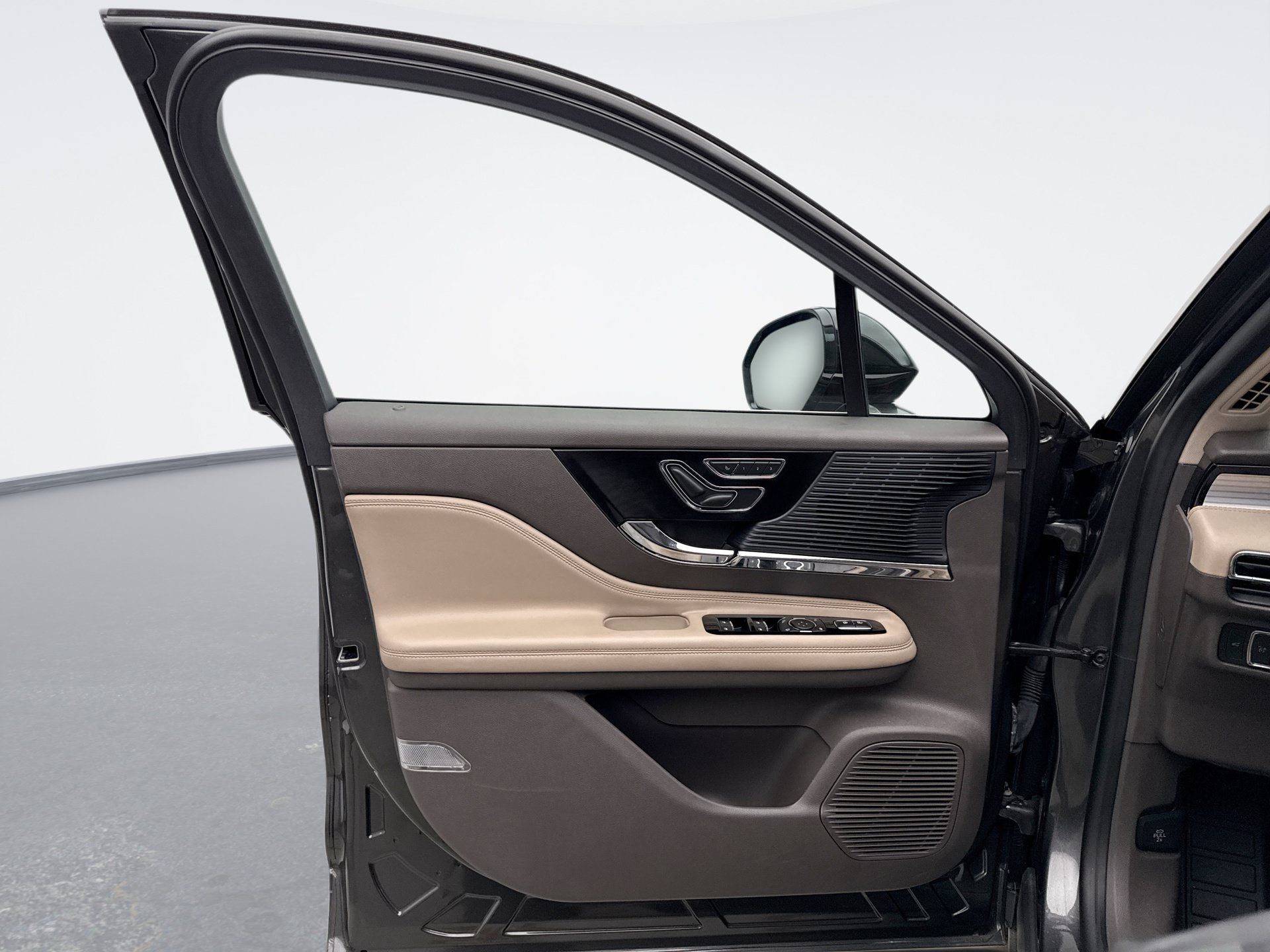 Used 2020 Lincoln Corsair AWD image 9