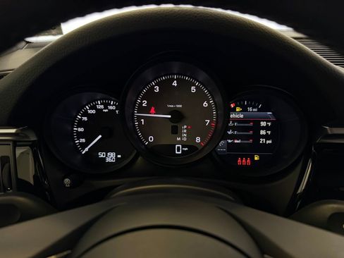 Certified 2024 Porsche Macan S AWD/4WD image 21