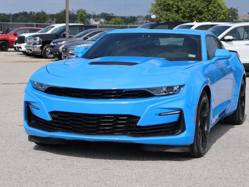 Used 2022 Chevrolet Camaro LT w/ Technology Package image 6