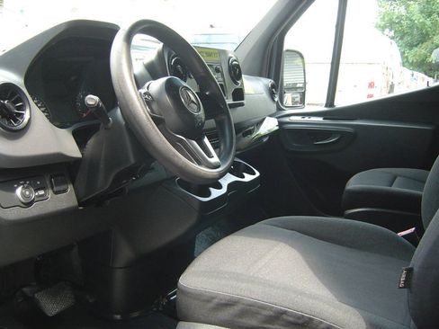 Used 2019 Mercedes-Benz Sprinter 144 image 7