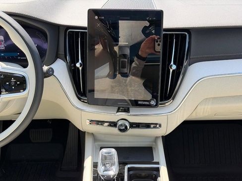New 2026 Volvo XC60 B5 Ultra w/ Protection Package Premier image 7