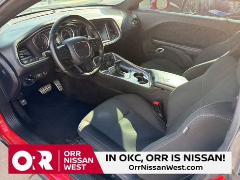 Used 2016 Dodge Challenger R/T image 13