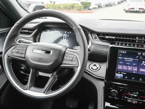 New 2025 Jeep Grand Cherokee Altitude image 27