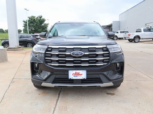 New 2025 Ford Explorer Active w/ Active Comfort Package image 9