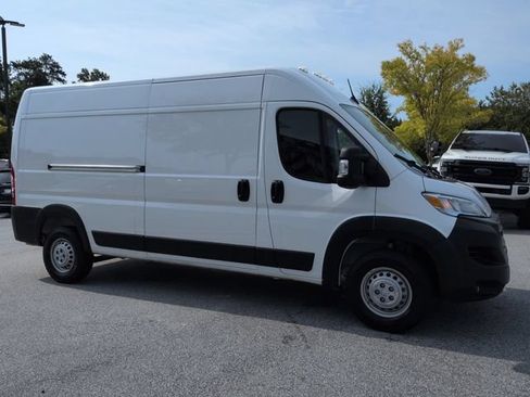 Used 2025 RAM ProMaster 2500 w/ Convenience Group FWD image 2