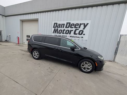 Used 2024 Chrysler Pacifica Limited image 33