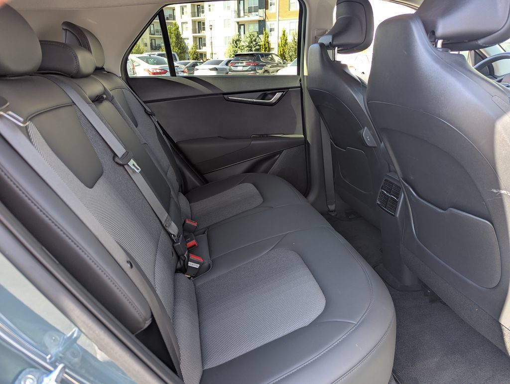 Used 2023 Kia Niro Wind FWD image 32