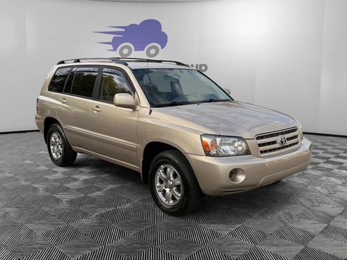 Used 2005 Toyota Highlander 4WD V6 w/ 3rd Row image 7