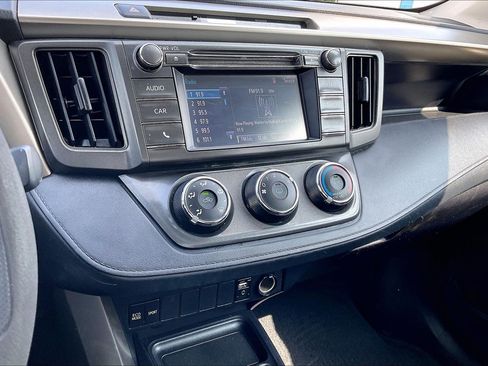Used 2014 Toyota RAV4 LE FWD image 6