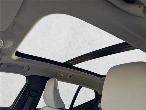 Used 2023 Volvo XC40 B5 Plus w/ Driver Assist Package image 17