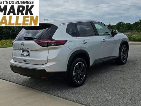 Used 2025 Nissan Rogue SV FWD image 8