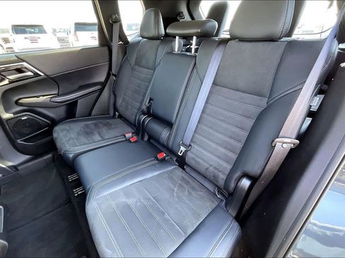 Used 2025 Mitsubishi Outlander SE image 19