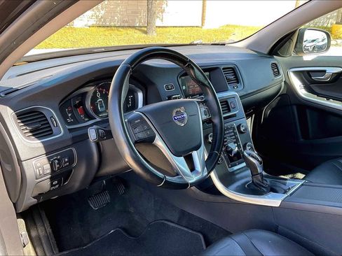 Used 2015 Volvo S60 T5 Premier image 2