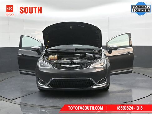 Used 2020 Chrysler Pacifica Limited image 50