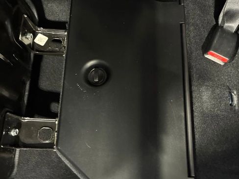 Used 2019 Toyota Tacoma SR5 AWD/4WD image 40