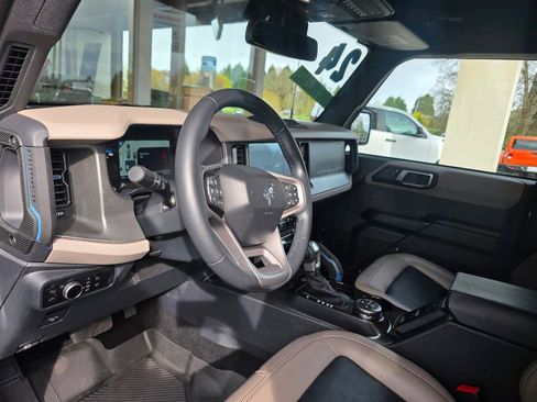 Used 2024 Ford Bronco Wildtrak image 9
