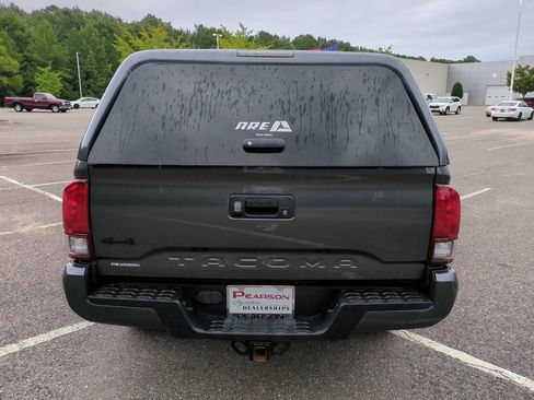 Used 2022 Toyota Tacoma SR w/ SX Package AWD/4WD image 5