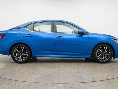 Used 2025 Nissan Sentra SV FWD image 9