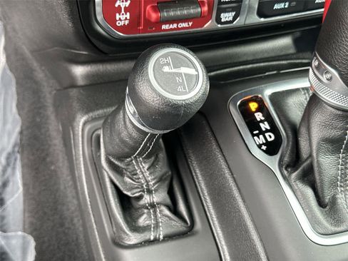 Used 2026 Jeep Wrangler Unlimited Rubicon AWD/4WD image 25