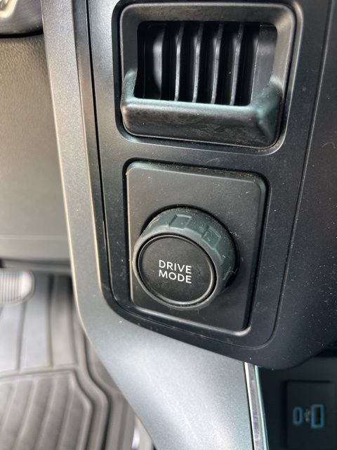 Used 2023 Ford F150 Lariat RWD image 22