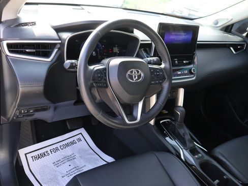Used 2023 Toyota Corolla Cross XLE w/ Convenience Package FWD image 24