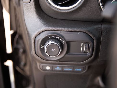 Used 2023 Jeep Wrangler Unlimited Sahara w/ Cold Weather Group AWD/4WD image 19