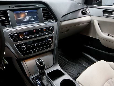 Used 2017 Hyundai Sonata SE FWD image 30