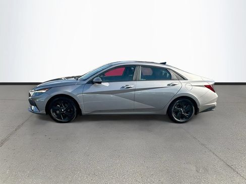 Used 2022 Hyundai Elantra SEL FWD image 4
