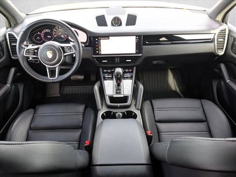 Used 2022 Porsche Cayenne image 18