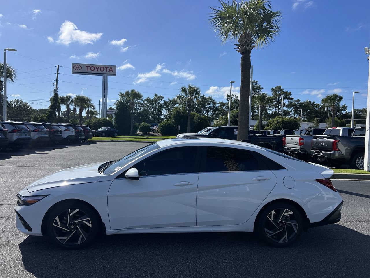 Used 2024 Hyundai Elantra SEL w/ Convenience Package FWD image 7