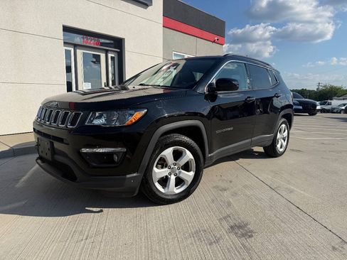 Used 2019 Jeep Compass Latitude FWD image 2