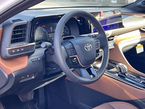 New 2025 Toyota Crown Signia image 11